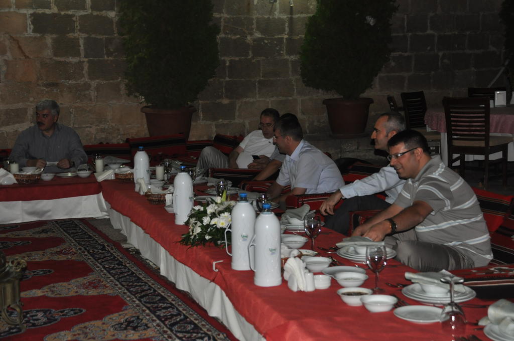Cevahir Konuk Evi Hotel Şanlıurfa Ngoại thất bức ảnh